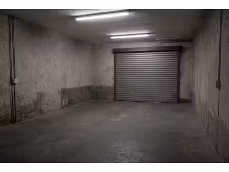 à vendre – grand garage ou local de stockage
