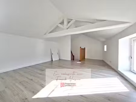a vendre en exclusivité aux herbiers  maison de centre-ville de 51 m2 env avec 2 chambres