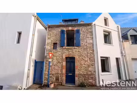 quiberon - maison de 60 m² à rénover située en plein centre-ville et proche de la grande p