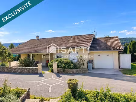 saint-martin-du-fresne – maison de plain-pied avec piscine et beaux extérieurs