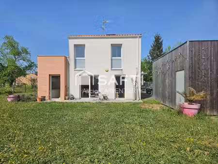 maison récente avec 4 chambres et un garage