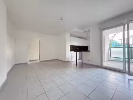 location appartement 3 pièces 61.45 m² à istres (13800)  1 000 €