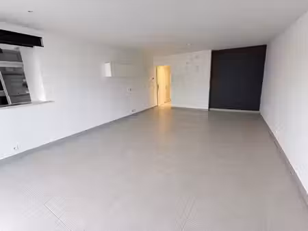 à louer – bel appartement rénové - 2 chambres - peb b