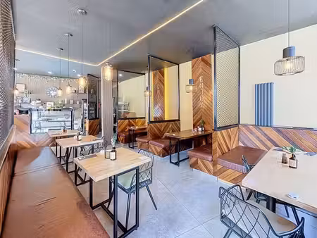 reataurant - cuisine équipée - caves en excellent état