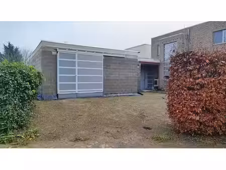garage entrepôt de 70m2 et 80m2 de terrain extérieur