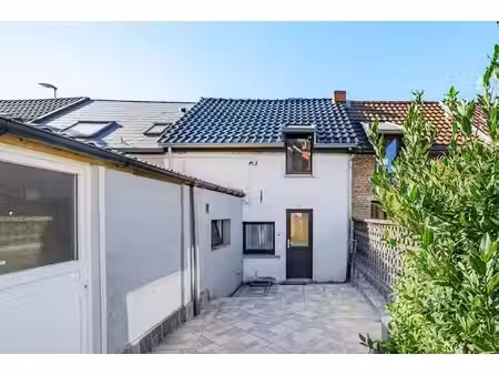 chouette petite maison 2 chambres à la louvière centre