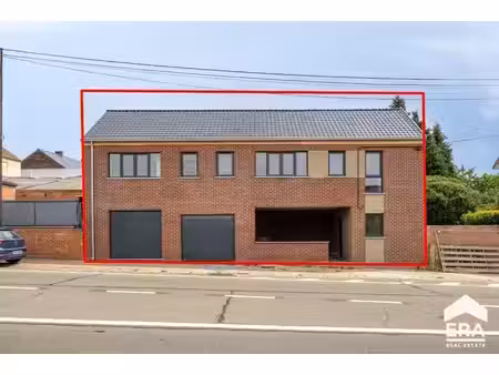 maison une chambre avec double garage !
