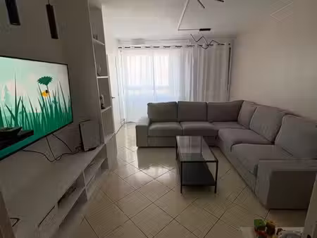 à louer – grand f4 semi-meublé de 80 m² – sarcelles (francis carco)