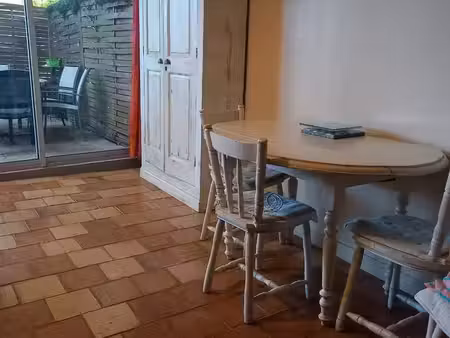 appartement meublé avec parking terrasse ttes charges comprises