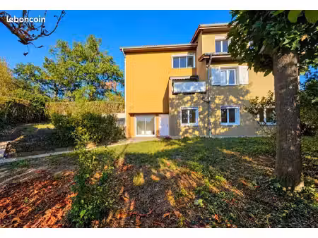 appartement en rez de jardin avec terrasse et jardin