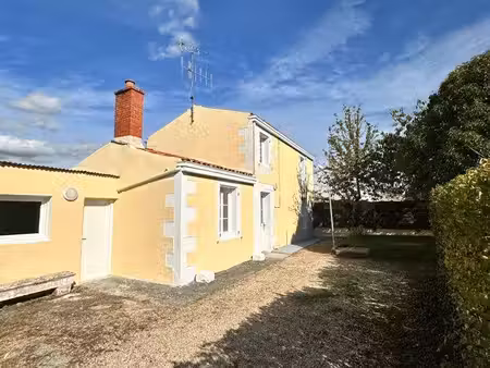 maison entièrement rénovée – plein centre de vouillé – 875 cc