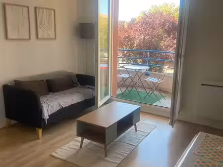 idéal étudiant – t2 meublé rénové avec balcon et parking – à 50 m du tramway – blagnac
