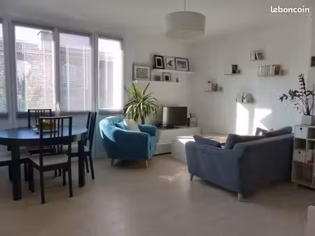 clamart centre-ville - appartement 4 pièces  77m2  3 chambres  avec box fermé