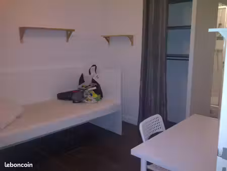 studio meublé en excellent état