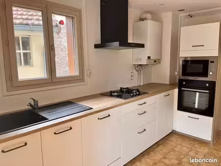 t3 meublé 57 71 m2 - mobilier neuf - rénové - terrasse + cour - 660