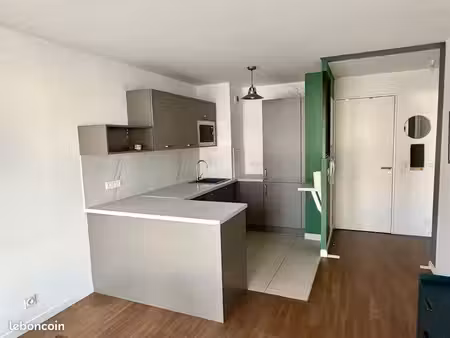 t2 de 42 m² avec loggia & cuisine équipée – ivry port / place gambetta (7ᵉ étage)