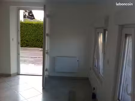 beau studio entrer indépendante dans maison