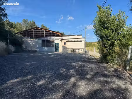 dépôt hangar local stockage