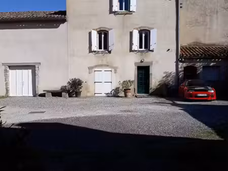t4 spacieux très bien situé en bordure de ville