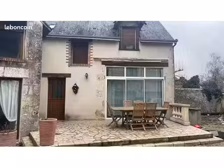 maison familiale de 140m2 avec 3 chambres et belle cour extérieur