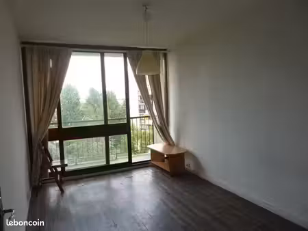 studio - 28 m2 - résidence parc st cyr