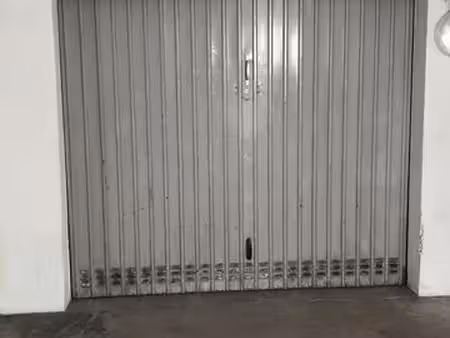 garage/box à louer bron centre loyer charges comprises
