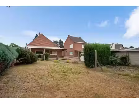 vrijstaande laagbouwwoning met tal van mogelijkheden in oelegem!