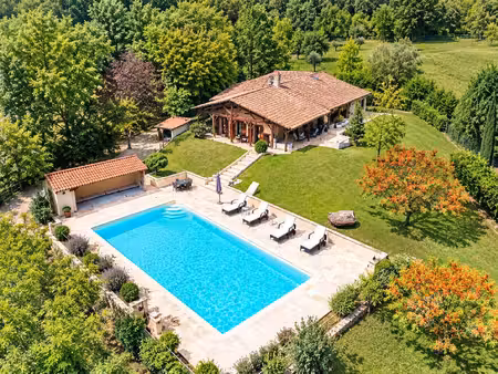 spacieuse maison rénovée avec piscine aux portes de bergerac