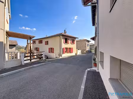 coup de coeur sur cette jolie maison de village avec jardin