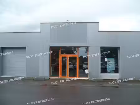 location local d’activités saint etienne de montluc 44360 285m²