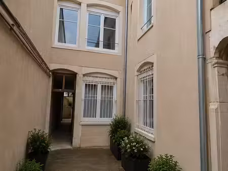 immeuble de rapport avec local commercial et deux appartements