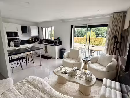 maison récente et moderne — calme et commodités à pied à q