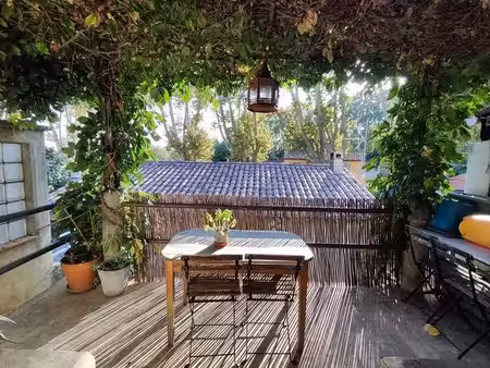 cucuron  maison de village avec terrasse