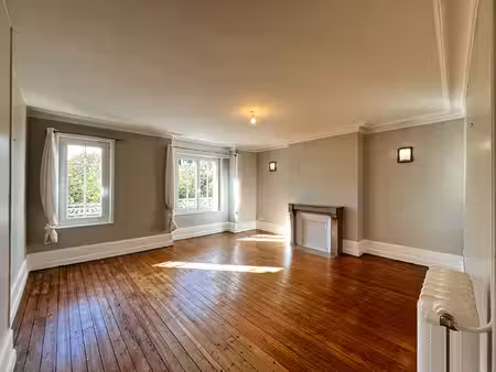 appartement t3 de 77 m² - hyper centre erlon