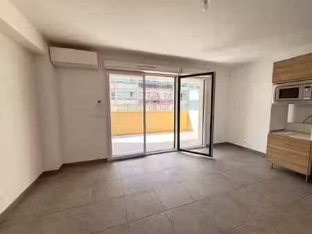 2 pieces avec parking