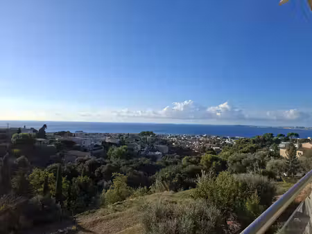f3 - saint laurent du var / les plateaux fleuris
