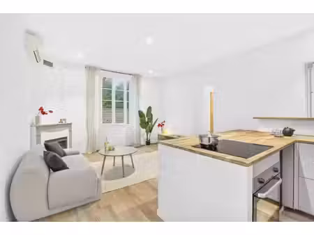 charmant appartement rénové de 3p avec balcon au cœur de valbonne village