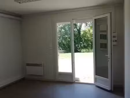 location commerce champcevinel 24750 190m²