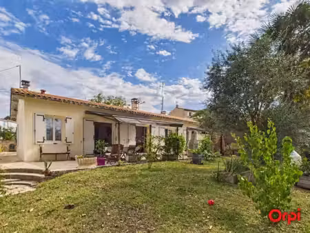 maison familiale avec jardin et double garage  commerces à pied