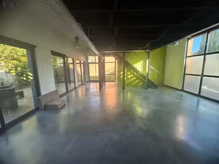 à louer ! local professionnel ou commercial de 120 m² avec terrasse  parking et nombreux a