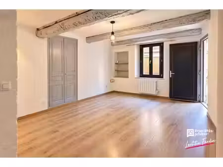 studio vidauban proche parking et commodités