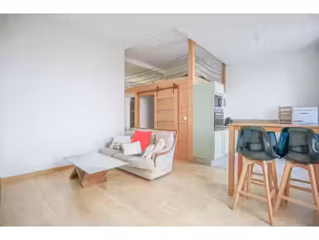 groisy - t2 meublé avec mezzanine - ancienne école rénovée - place de stationnement privat