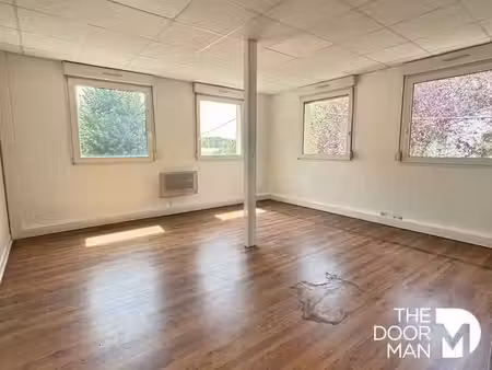 location locaux professionnels 4 pièces 72 m² à rambouillet (78120)  681 €