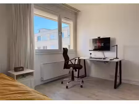 location meublée locaux professionnels 1 pièce 11 m² à saint-quentin (02100)  420 €