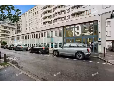 location local professionnel 1 041m²