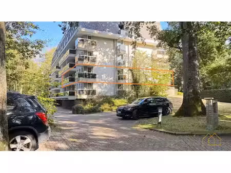 groot hoek-appartement met 3 terrassen en dubbele garage