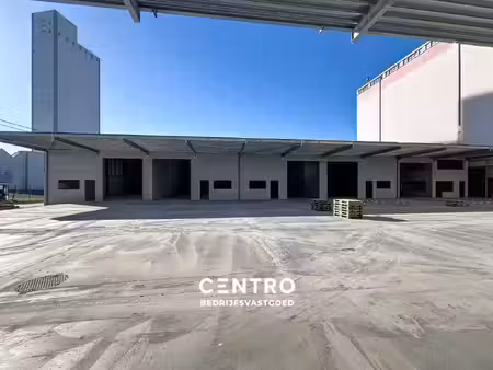 nieuwbouw kmo-units van 220m² te huur (vh van 7m  2 parkings  aparte loopdeur en raam)  te