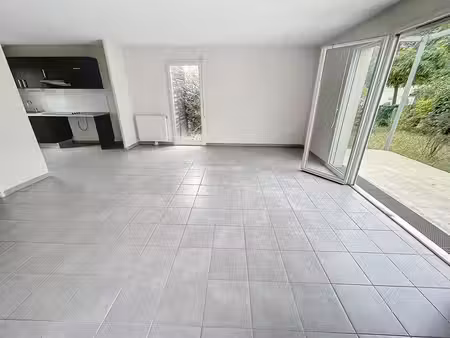 villa t4 dans quartier residentiel