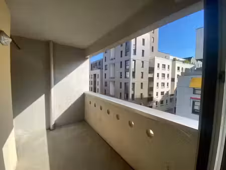 à vendre – t2 avec loggia et parking – bassins a flots