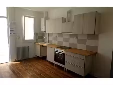 location maison 4 pièces  85.00m²  saintes